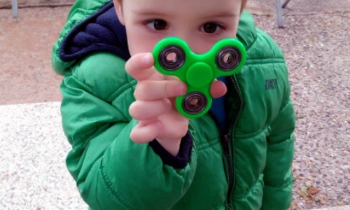 Le hand spinner, jouet pour autistes qui fait un tabac