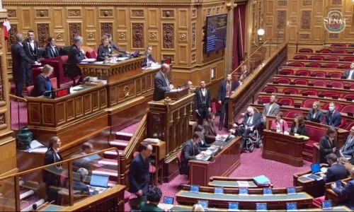 SLA : le Sénat se mobilise pour améliorer sa prise en charge