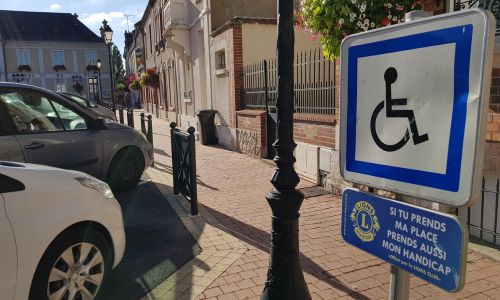 Stickers pour voitures garées sur des places réservées aux handicapés