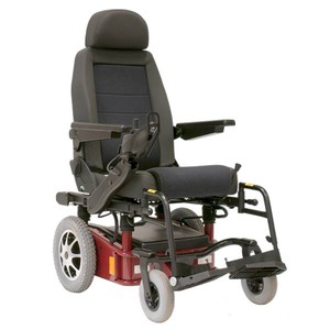 Les aides techniques pour le transfert d'une personne en fauteuil roulant  dans une voiture 